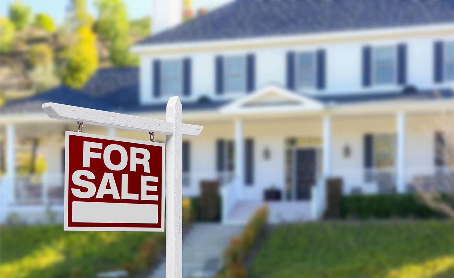 For sale sign in front of a house after home inspection services were preformed 